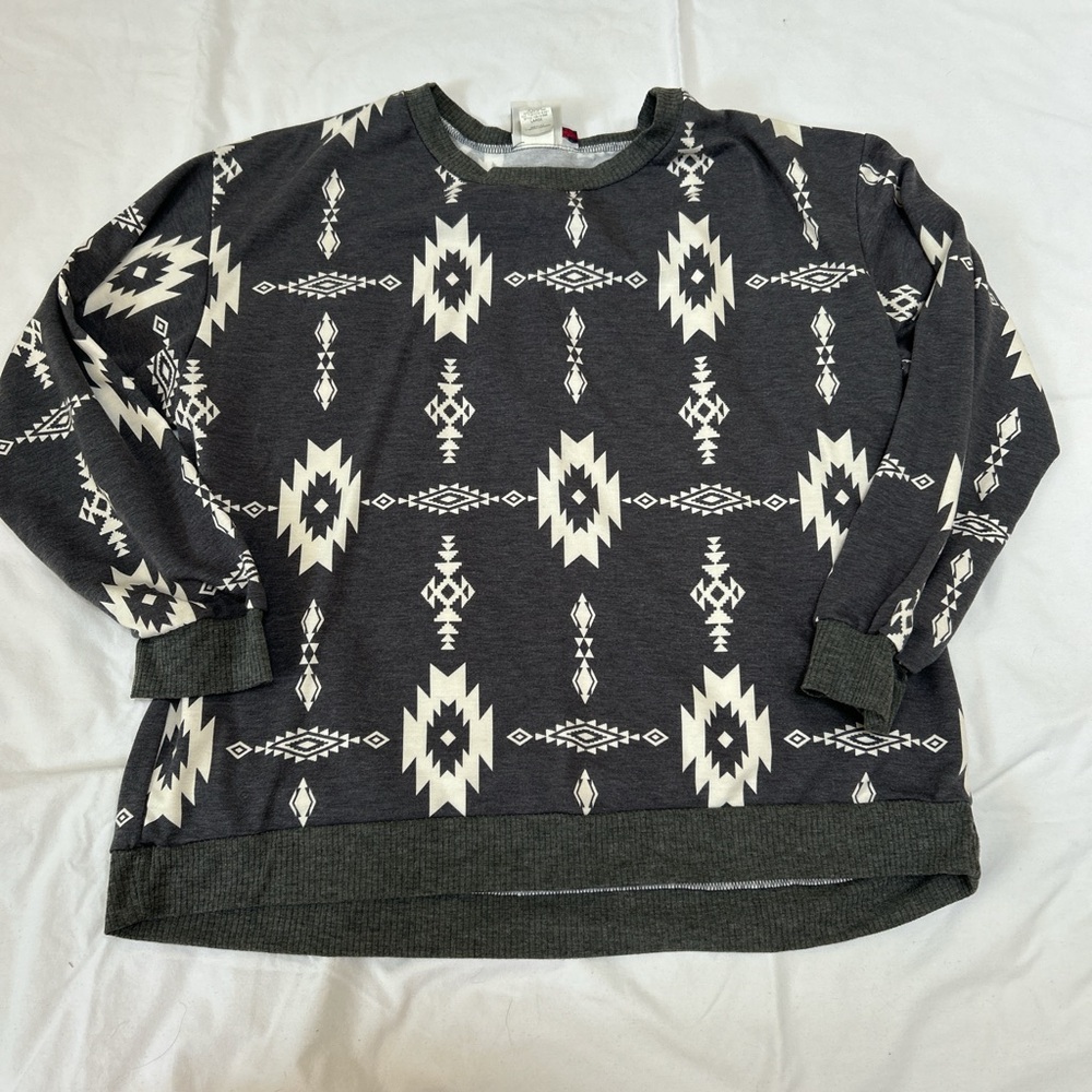 Women’s Aztec Patterned Sweater in Black and White
